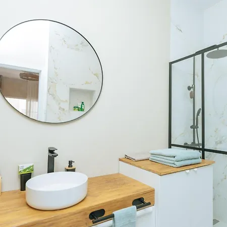 Amazing Renovated Pool View Apt, Aircon, 2 Min To Fanabe * 阿德耶