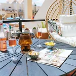 Amazing Renovated Pool View Apt, Aircon, 2 Min To Fanabe