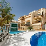 Amazing Renovated Pool View Apt, Aircon, 2 Min To Fanabe