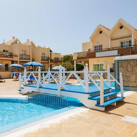 Amazing Renovated Pool View Apt, Aircon, 2 Min To Fanabe