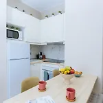 Apartment Amazing Renovated Pool View Apt, Aircon, 2 Min To Fanabe *