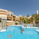 Apartment Amazing Renovated Pool View Apt, Aircon, 2 Min To Fanabe