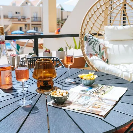 Amazing Renovated Pool View Apt, Aircon, 2 Min To Fanabe